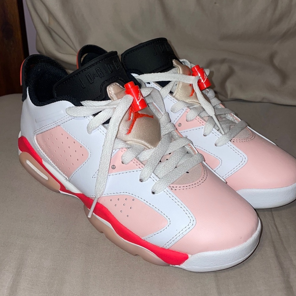 Grade School Jordan 6 Low Atmosphere